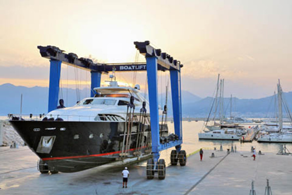 yacht refitting